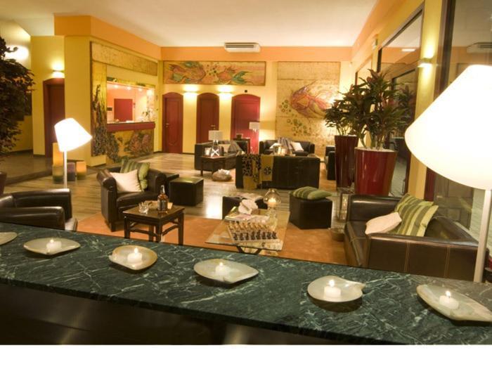 Hotel Corona 밀라노마리티마 외부 사진