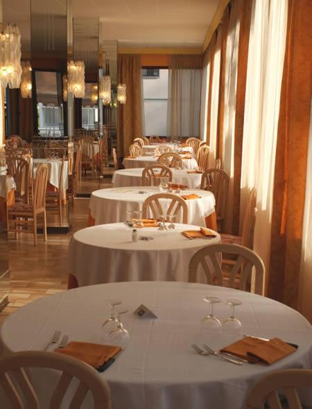 Hotel Corona 밀라노마리티마 외부 사진