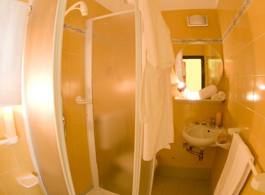 Hotel Corona 밀라노마리티마 객실 사진