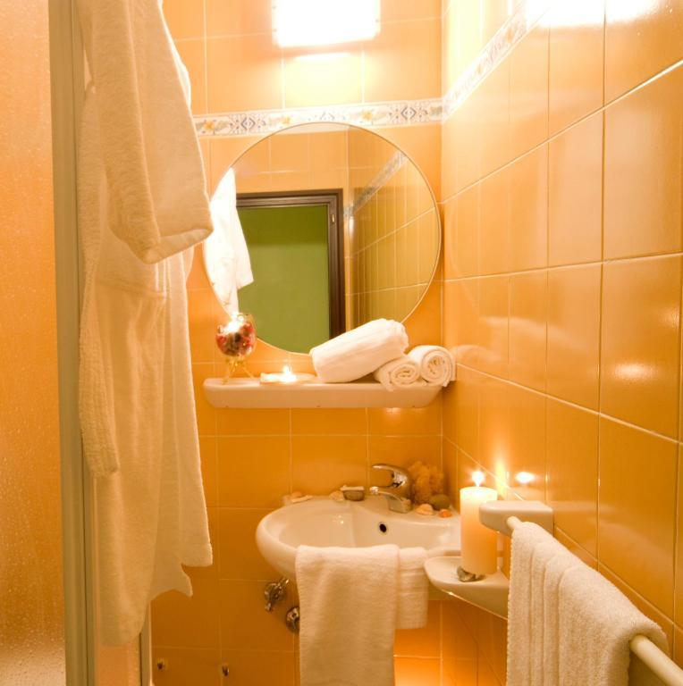 Hotel Corona 밀라노마리티마 객실 사진